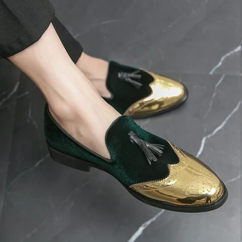 Marca de luxo Verde Sapatos de Ouro Tampão do Dedo do pé Slip-on Homens de Borla Couro Macio Flats a Pé Homens Casuais Sapatos de Sapatos de Couro Nubuck